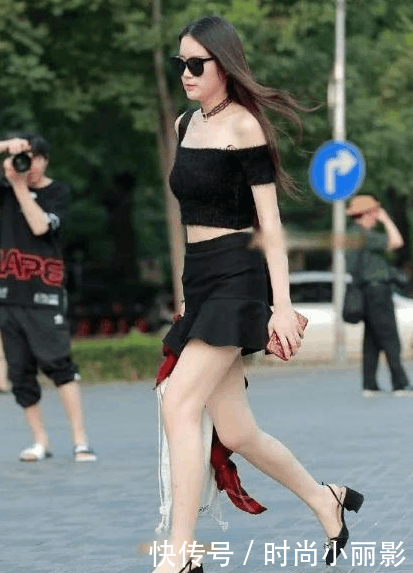 街拍,喜欢清纯系选图三,最后一张左边的女生,想谈恋爱了!