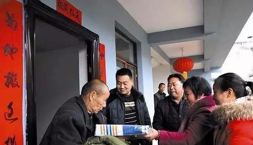 农村3类人偷着乐“工资”又涨了，快找村干部领钱，没领的吃亏