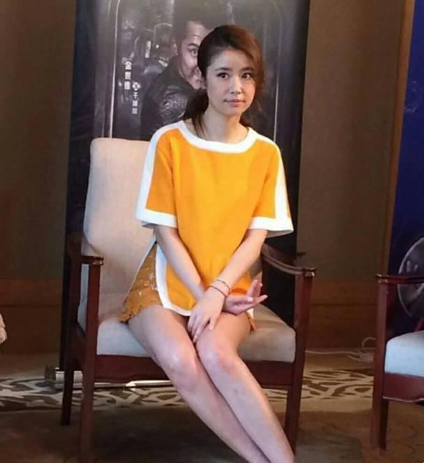 范冰冰穿高跟鞋秀美腿，不料被林心如的短裙给抢了风头