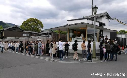 在上海的日本人最多，采访街头日本姑娘为何留在中国，回答很意外