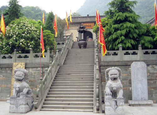 新年烧香祈福,各地的寺庙成为热门景区,香劵其实就是门票