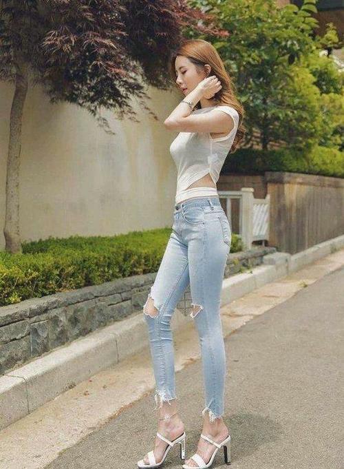 路人街拍，好甜美的小姐姐，模特就是不一样