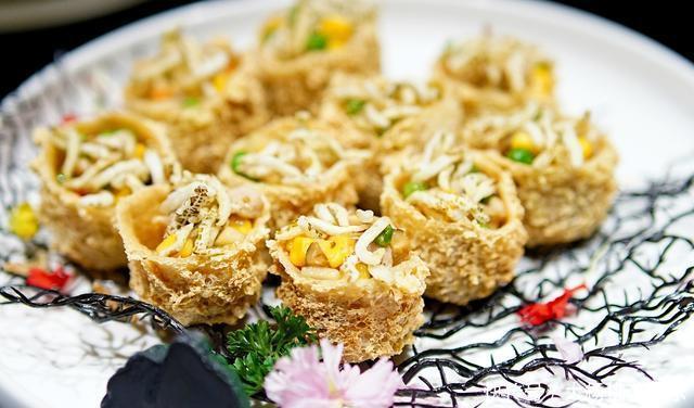 #徽菜#到黄山吃到最正宗的徽菜,臭鳜鱼被奉为徽菜蓝本,究竟有多好吃