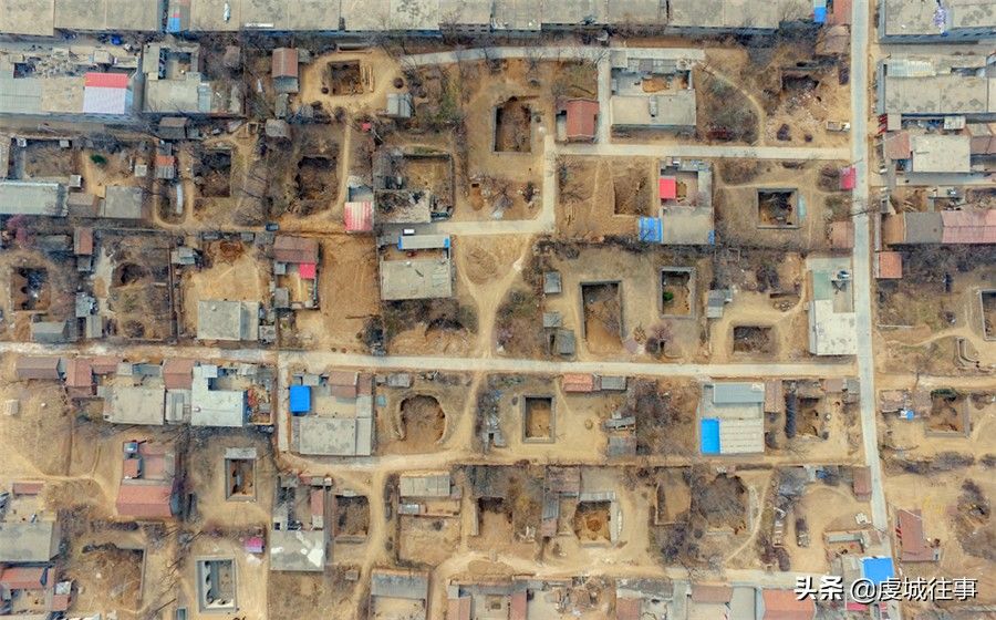 中国最怪的三个村子,一个升上天空,那个钻入地里,还有一个鬼村