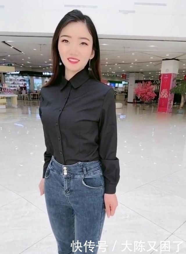  「腿部线条」气质迷人紧身牛仔裤小姐姐，穿出清新女人格调，展现不一样的美!