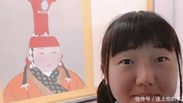 日本女孩到北京故宫游玩,看到墙上的一幅画非常惊奇这不是我吗!