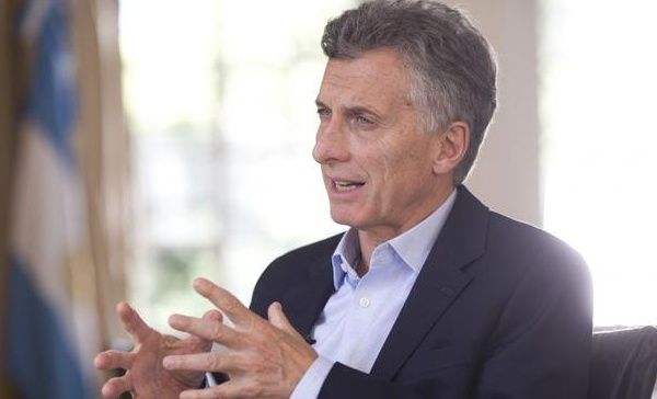 这国货币贬值超100%，却拒绝美国“救命良方”，或选择拥抱人民币