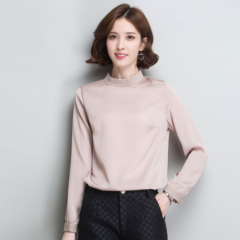 别穿毛衣配打底裤，太土了!瞧下面女人这样穿，70后女人穿贼美