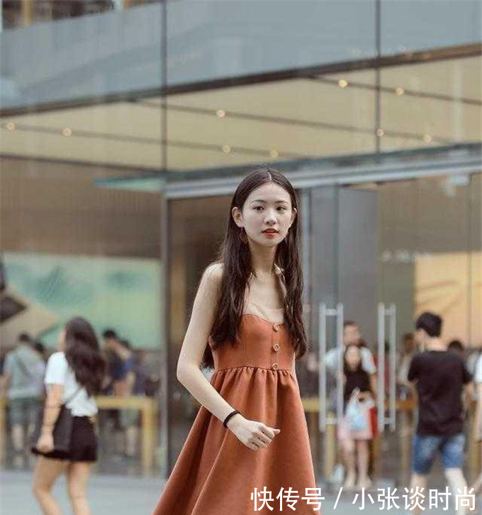 美女街拍, 紧身裤一点也不会觉得俗气 ,气质更上一层楼!