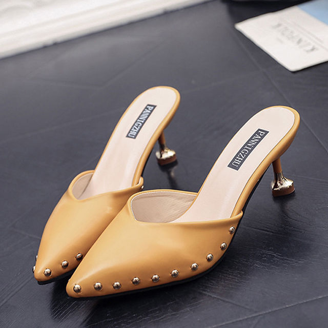 原来高跟凉鞋不仅是为了长高,“裸背”凉鞋拉伸腿长,比例更完美