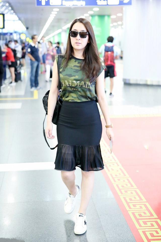 马苏真的不在乎身材？包臀裙挤的小腹都出来了，还穿那么紧！