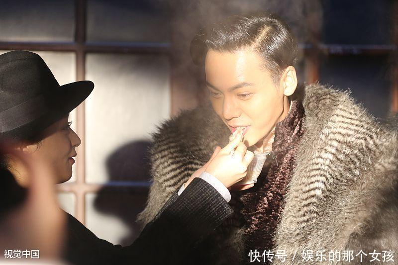 赵丽颖恋情曝光微博公开撒狗粮, 小腹隆起疑似怀孕, 网友: 陈伟霆