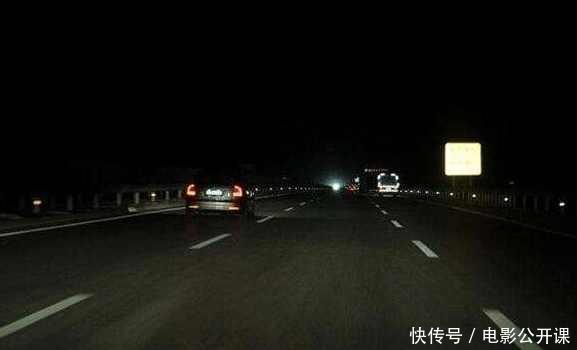 一女两男宾馆聚会凌晨两点老板路过不对劲,迅