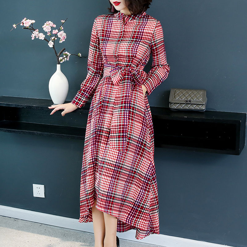 你底子再好，不要黑丝袜配高跟鞋，学下面女人这样穿，美嫩巨时髦