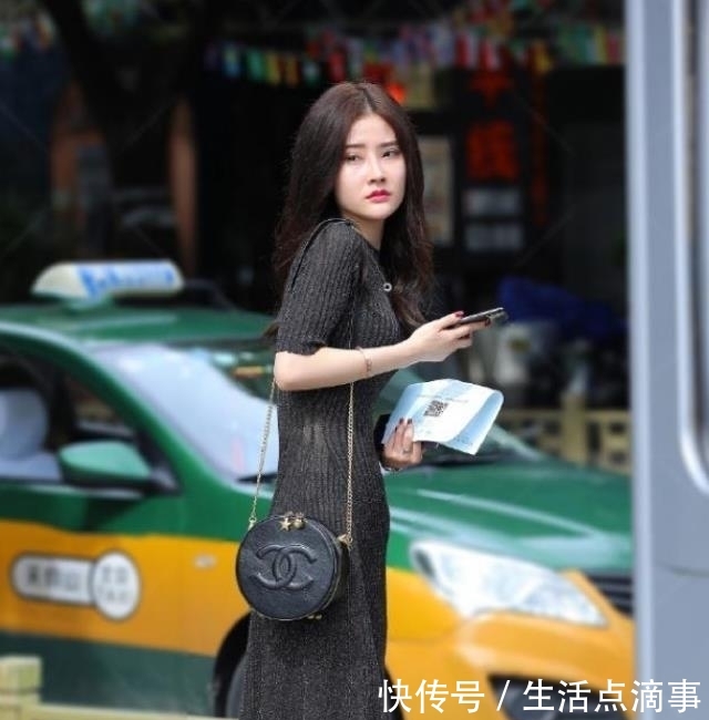 美女■美女街拍:清纯可人的小姐姐,气质优雅,穿出窈窕精致的美感!