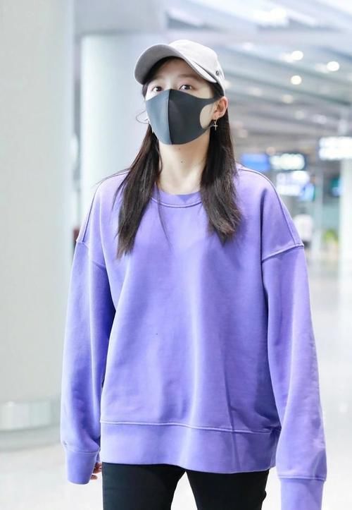  『戚薇联名款』开春不穿水果色卫衣怎么行，男星女星都在穿，再不穿一件就out了