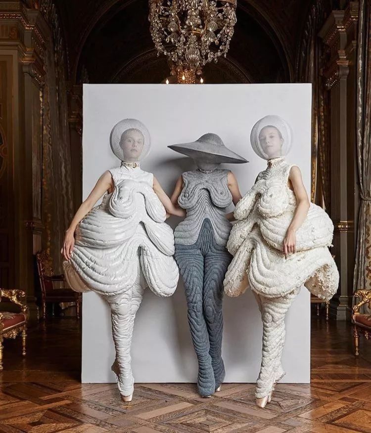 人人都想穿Thom Browne设计的灰西装，可你知道他的其他秘密吗