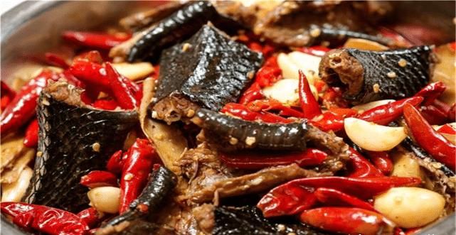  「适合」我国最适合居住的省会城市，几乎随处是美食，房价便宜交通便利