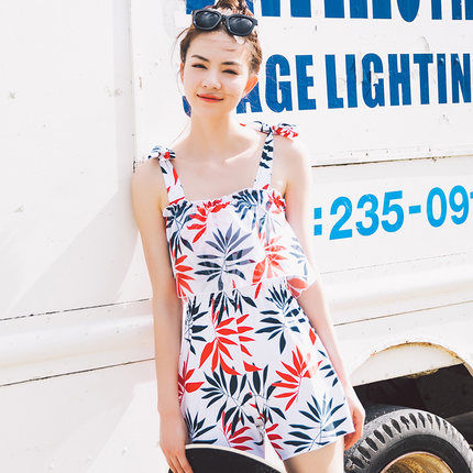 担心三点式泳衣走光?穿这样的泳衣去游泳回头率才高，优雅有魅力