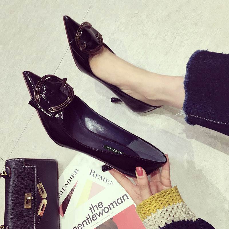 女人28不要穿太老气，来双细高跟鞋，显高显瘦显腿长“秒变女王”