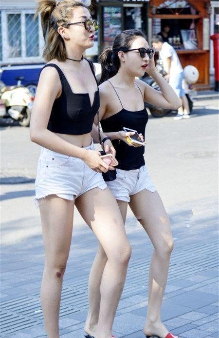 时尚街拍：图3绿色小姐姐迷人小蛮腰，最后一位白蕾丝时尚十足！