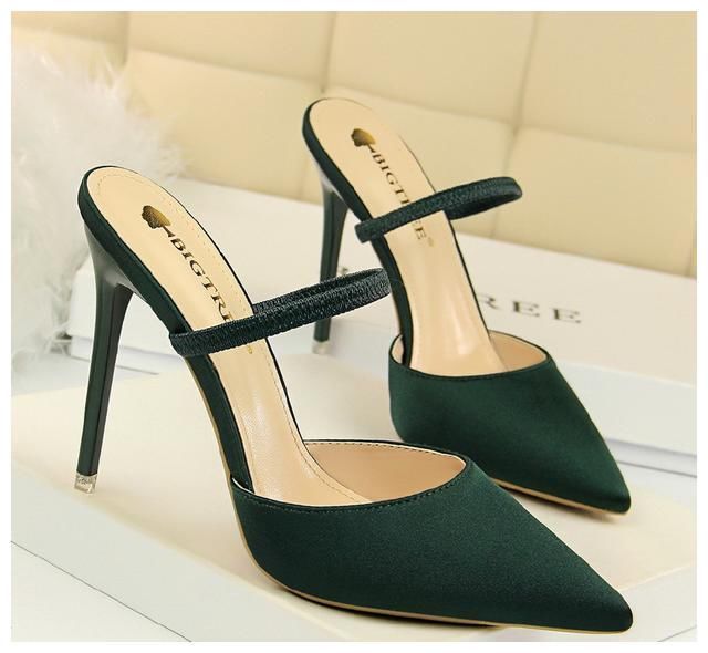 美丽从足开始，新出炉“高跟鞋”，显腿长显脚白，美炸了