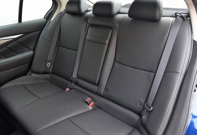  【堪称】排除BBA，这中型车2.0T后驱+7AT变速箱，7.9秒破百，配置堪称良心