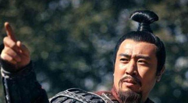 『投降』诸葛亮赞他才华如庞统,刘备连忙重用,却埋下了关羽被杀的祸根