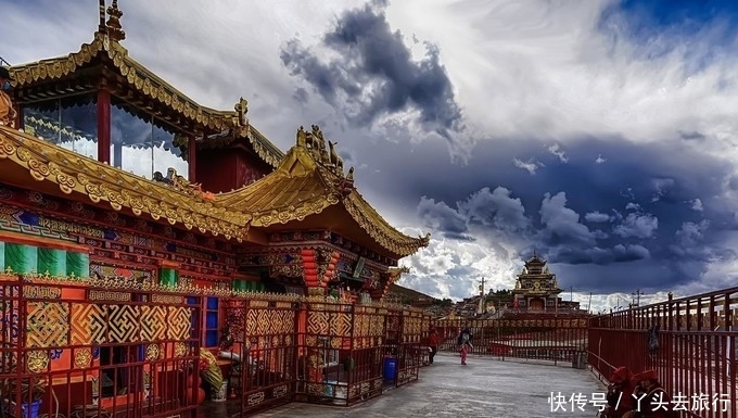 色达的红房子你知道是怎么来的吗?