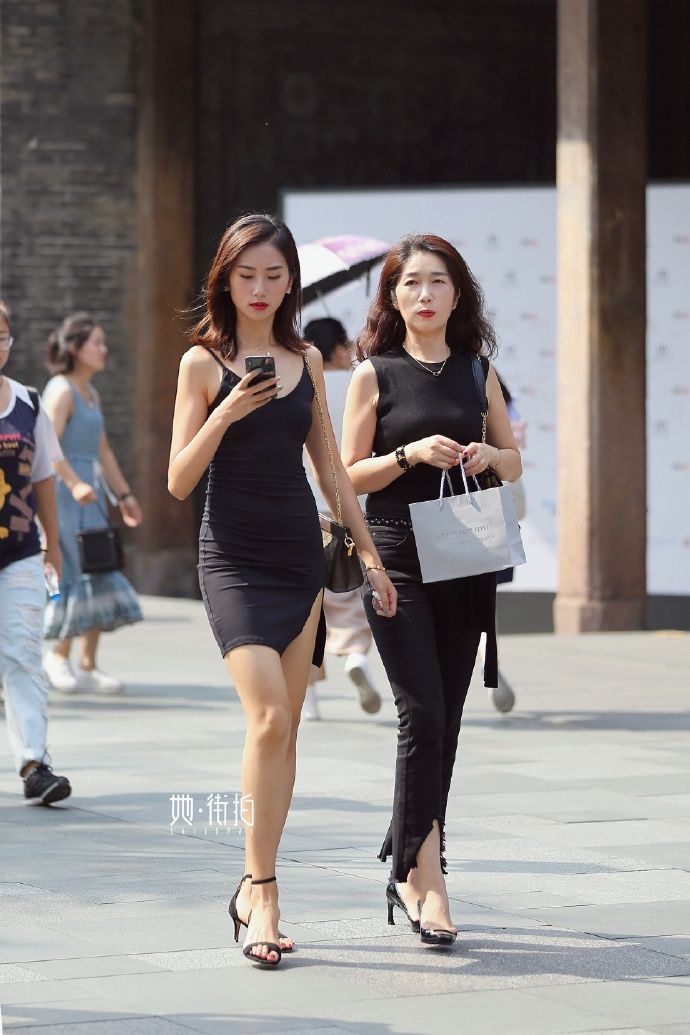 虽然是看脸的时代，但是时尚潮流的穿搭少不了!