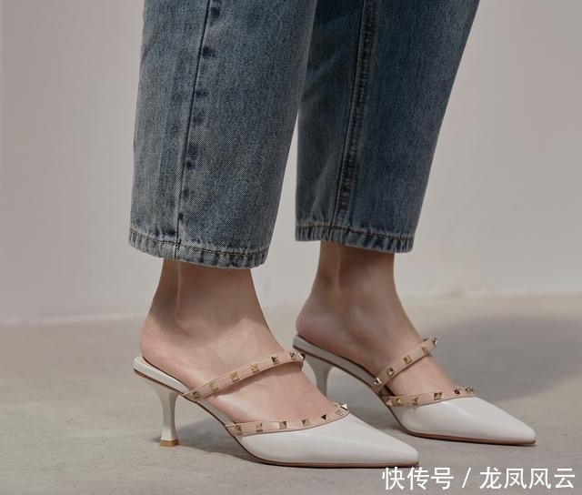高跟鞋■这是一款铆钉高跟鞋,洋气时尚