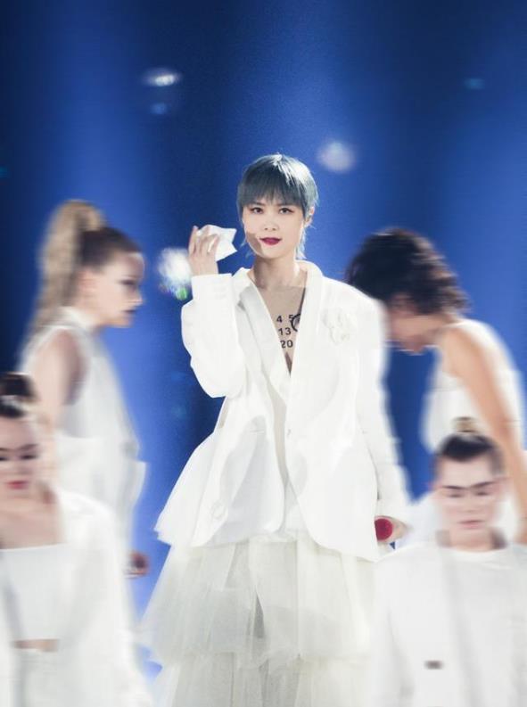 李宇春凭什么跨年压轴