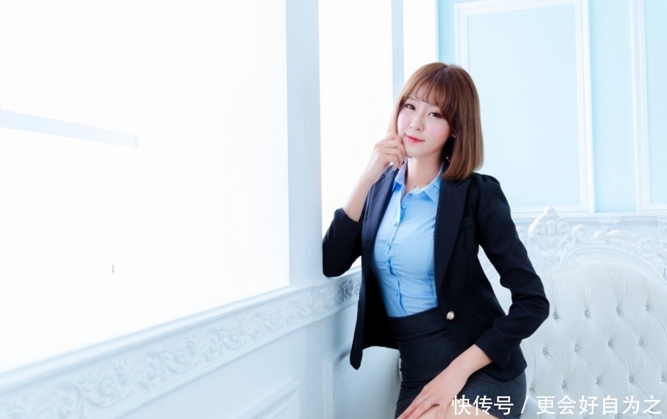  「紧身」日本美女，职业高跟鞋，紧身制服，丝袜美腿，满屏都是大长腿