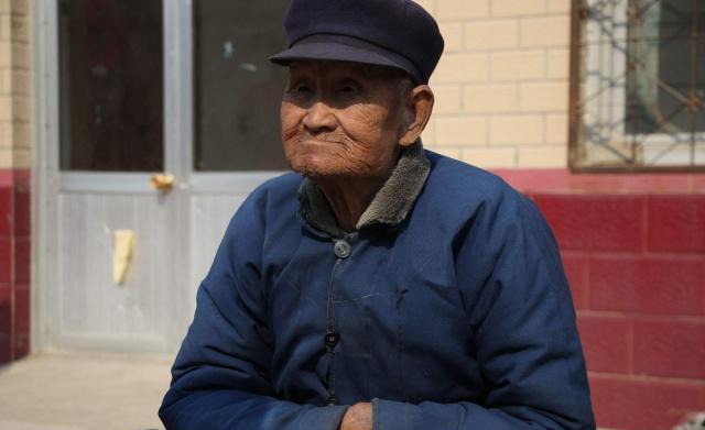 农村家家盖新房，但却出了“怪象”，农民坦言没办法，你怎么看？