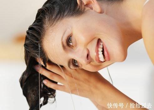  【早上洗头还】早上洗头和晚上洗头，哪个更健康多久洗一次头发最好