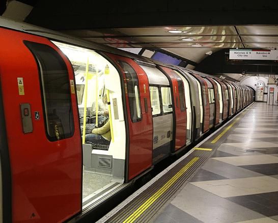 英国是怎么评价各国地铁的?日本地铁安静，中国地铁就两个字