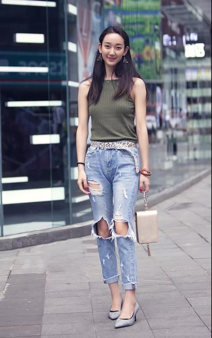 街拍路人，简约又耐看的穿搭参考，让你秀出时尚魅力