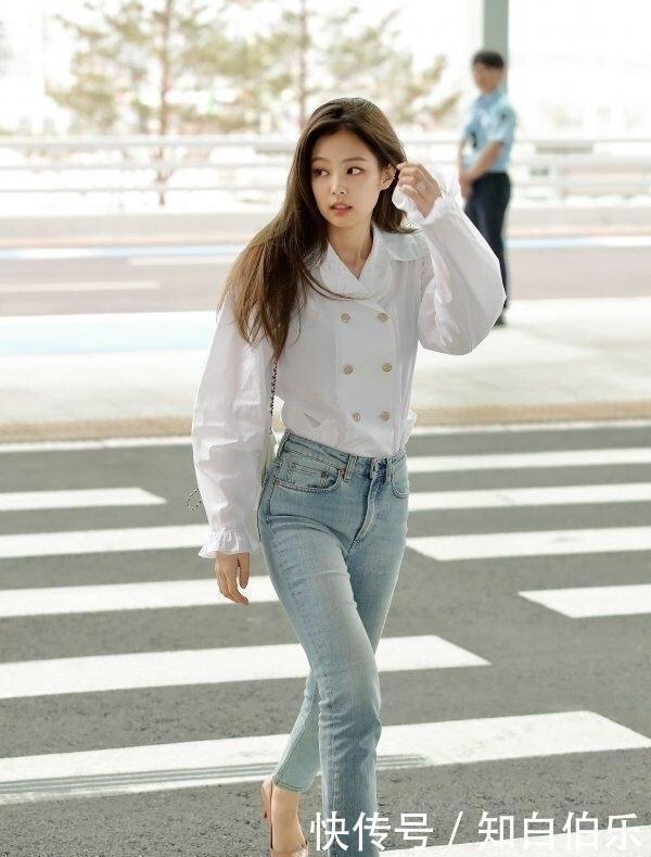 衣服|服!女明星的时尚嗅觉太灵敏了,金智妮18年私服20年穿依旧不过时