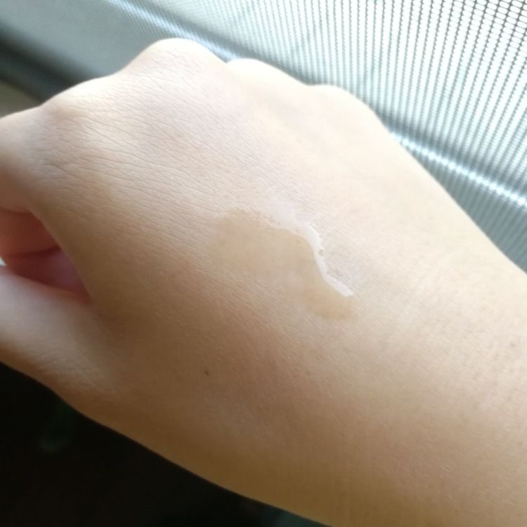 张韶涵在用的化妆水火了，让你一个月白10度，堪称平价版娇兰!