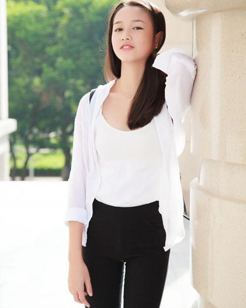 丰腴时尚打底裤美女，微胖的身材，纤细的双腿，让人怦然心动！