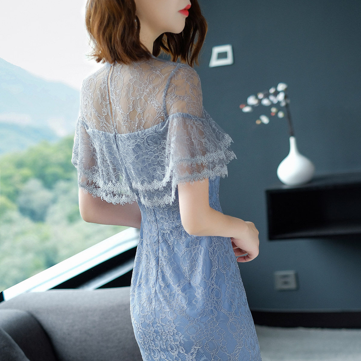 好迷人的“齐 臀裙”!勾勒女人丰腴身形，美得绅士看了也呆眼