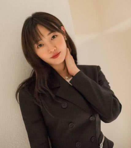 白百何出席活动,穿八千块凉鞋,网友:看到脚趾时我尴尬了!