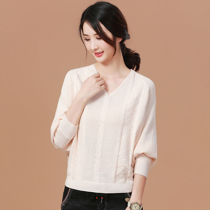 老婆也太逗!50岁还敢穿秋装女装搭白裤，简直让人哭笑不得