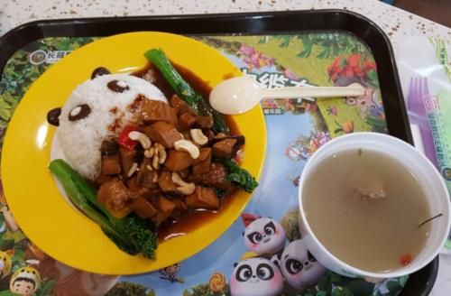 上海迪士尼低头了，允许带食物饮料，可长隆又有谁来管呢？