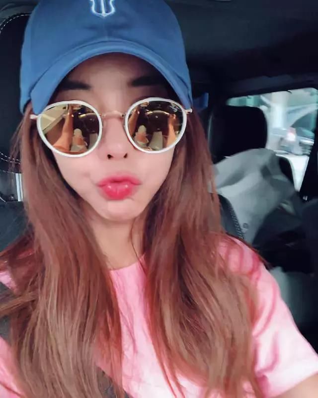 她婚姻失败不幸流产，42岁逆袭成马甲线女神，和小鲜肉谈恋爱！