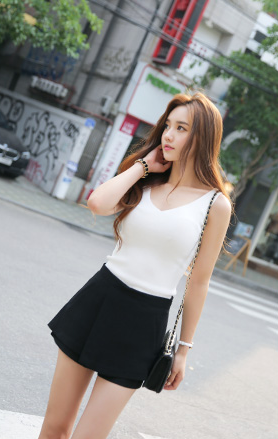 街拍:几张唯美的小姐姐照片,淑女气息你喜欢吗?