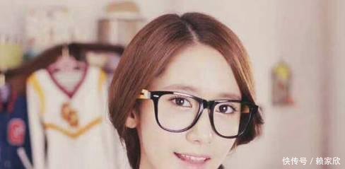 别以为戴眼镜就没法化妆，看看赵丽颖怎么用眼镜妆扑倒塘主！