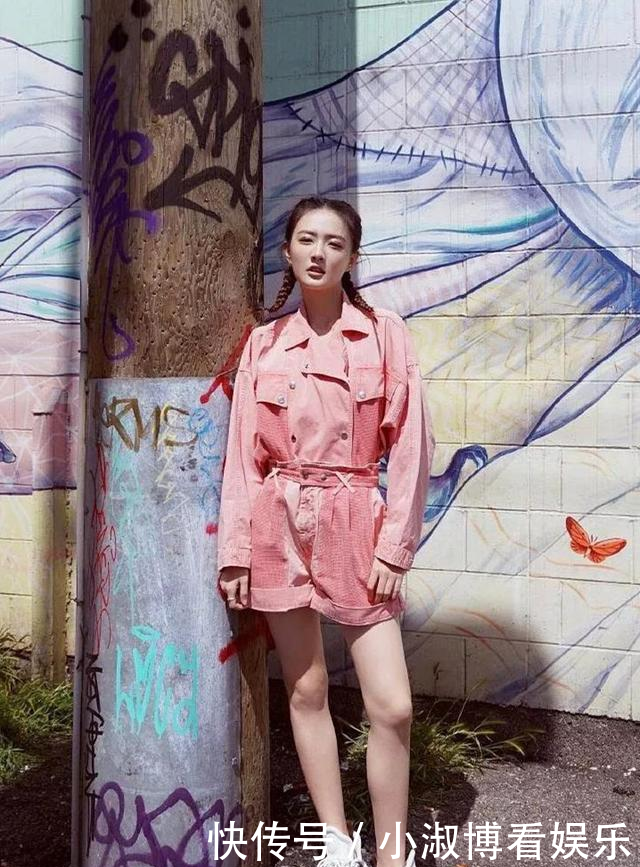  【显嫩】女人不管多大年纪，都少穿黑白灰，多穿这个“高级色”，减龄显嫩