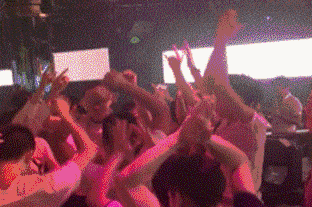  感觉@要潮更要酷！会发光的潮鞋，穿上它感觉能起飞！