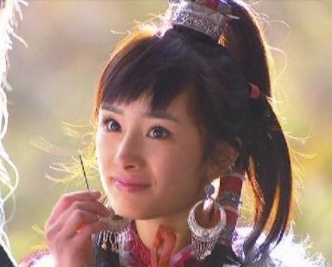『郭靖和黄蓉』郭芙和郭襄,谁更喜欢听郭靖与黄蓉之间的“父母爱情故事”呢?